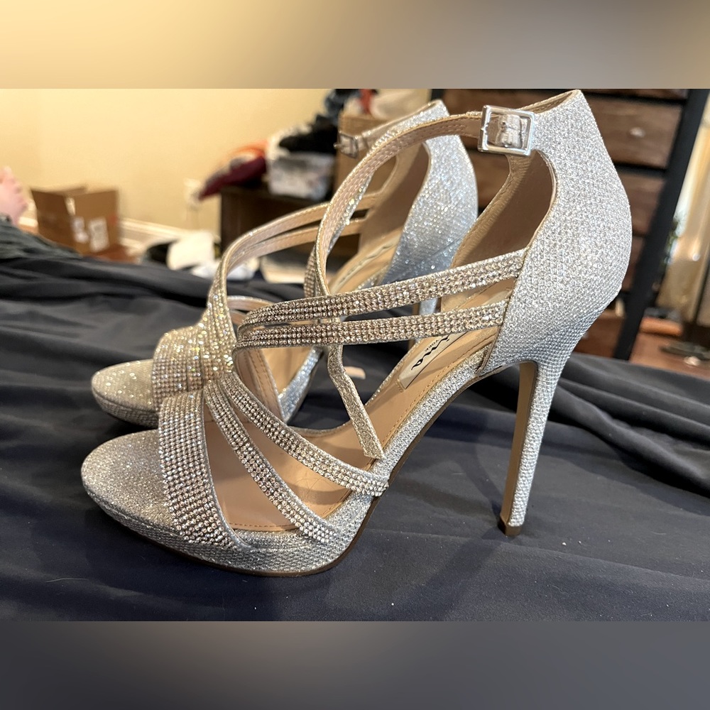 Beautiful sparkly silver stilettos open toed high heels sandals size 8